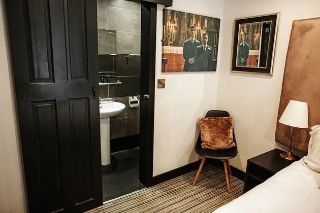 Basic Tek Büyük veya İki Ayrı Yataklı Oda, Banyolu/Duşlu