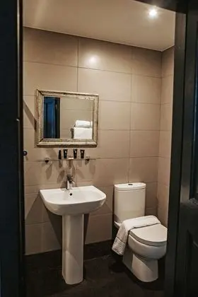 Deluxe Üç Kişilik Oda, Banyolu/Duşlu