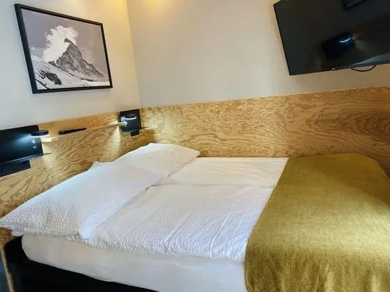 Tek Büyük Yataklı Oda, Balkon, Dağ Manzaralı
