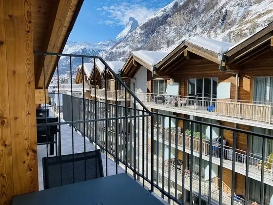 Tek Büyük Yataklı Oda, Balkon, Dağ Manzaralı