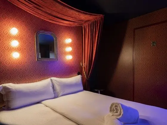 Standard Tek Büyük Yataklı Oda