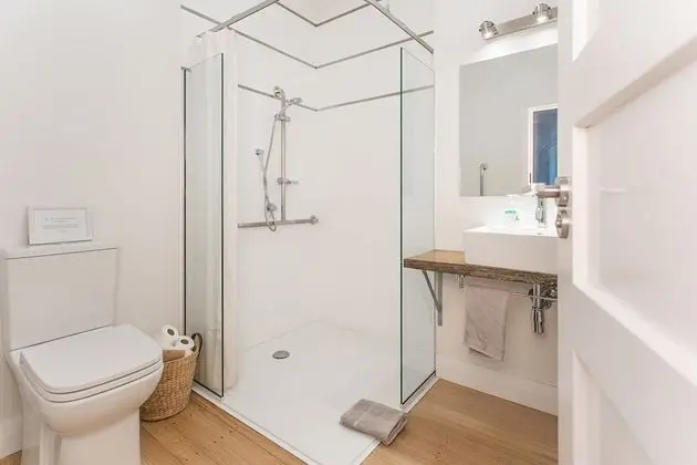 Tek Büyük veya İki Ayrı Yataklı Oda, Engellilere Uygun, Ortak Banyo