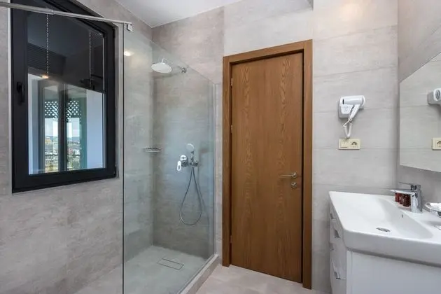 Deluxe Tek Büyük veya İki Ayrı Yataklı Oda