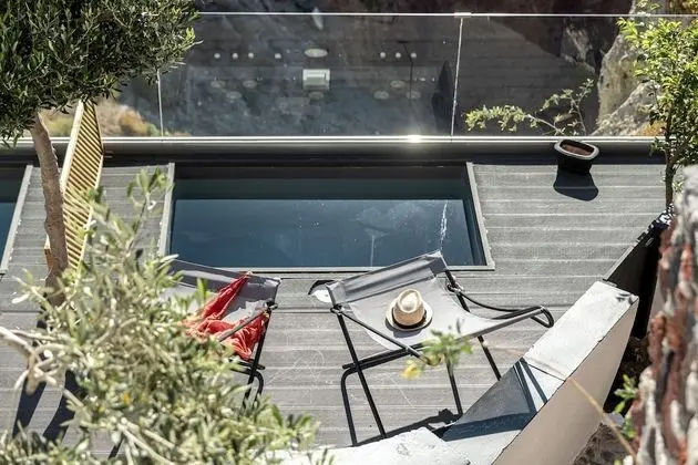 Superior Tek Büyük Yataklı Oda (Outdoor Hot Tub, Caldera View)