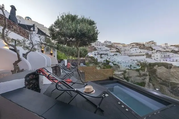 Superior Tek Büyük Yataklı Oda (Outdoor Hot Tub, Caldera View)