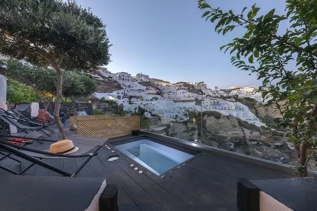 Superior Tek Büyük Yataklı Oda (Outdoor Hot Tub, Caldera View)