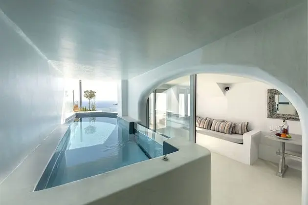 Honeymoon Cave Pool Suite, Caldera View