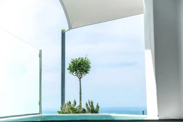 Honeymoon Cave Pool Suite, Caldera View