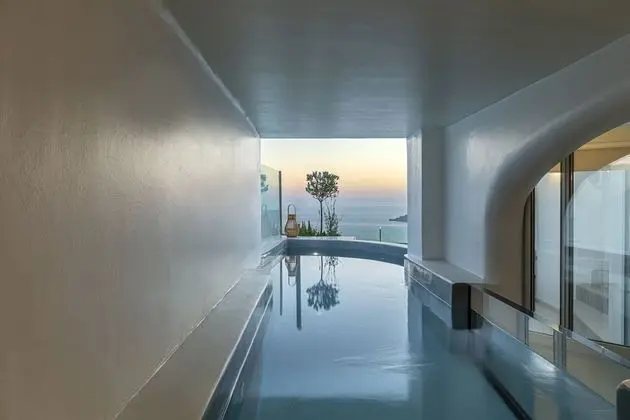 Honeymoon Cave Pool Suite, Caldera View
