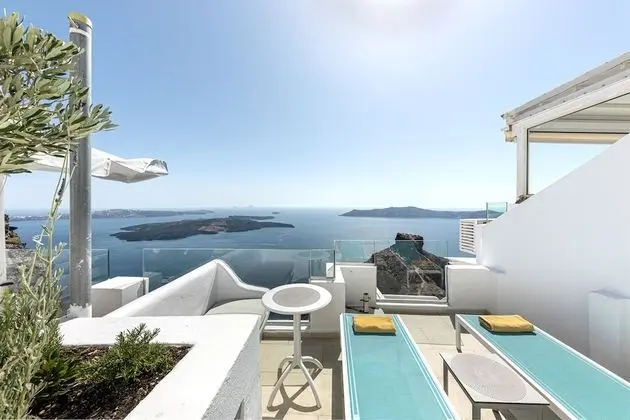 Honeymoon Cave Pool Suite, Caldera View