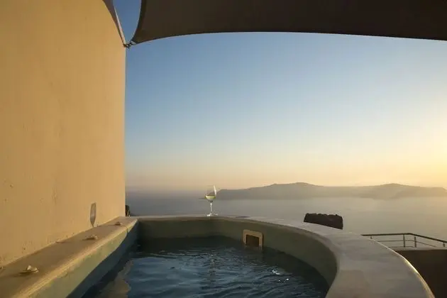 Honeymoon Cave Suite Outdoor Hot Tub, Caldera View