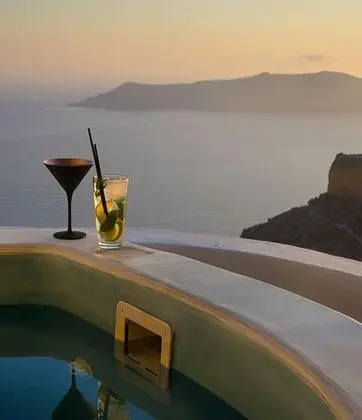 Honeymoon Cave Suite Outdoor Hot Tub, Caldera View