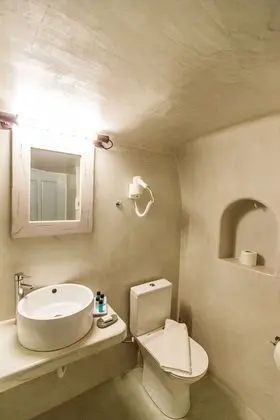 Honeymoon Cave Suite Outdoor Hot Tub, Caldera View