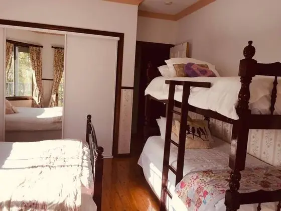 Tek Büyük Yataklı Oda, Ortak Banyo, Dağ Manzaralı