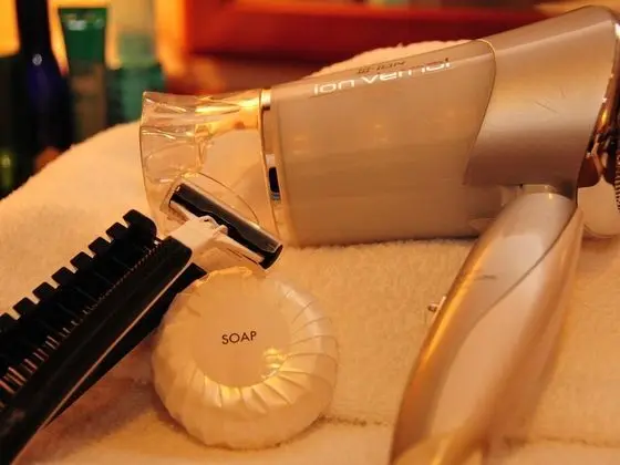 İki Ayrı Yataklı Oda, Sigara İçilmez