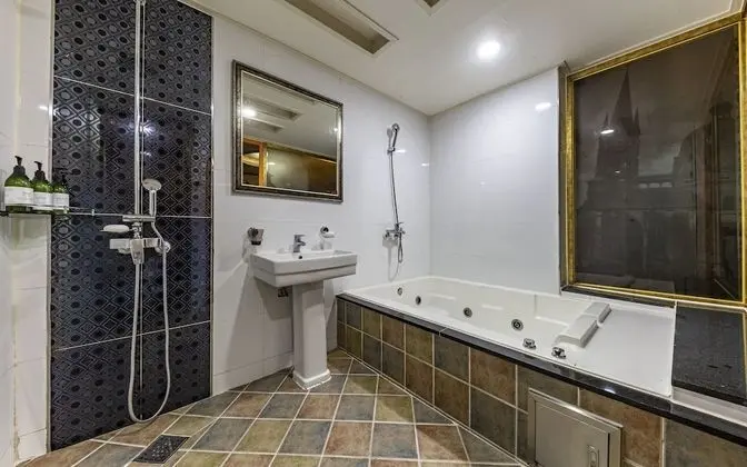 Oda (VIP (Large King Ondol Netflix availab)