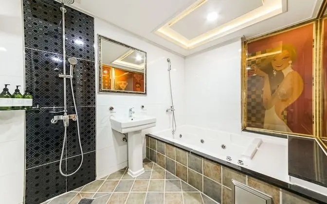 Oda (VIP (Large King Ondol Netflix availab)