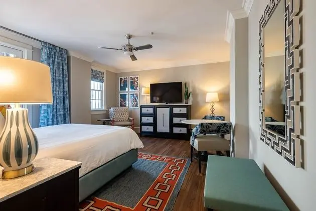 Standard Oda, 1 En Büyük (King) Boy Yatak, Muhtelif Manzaralı (Town View Guest Room)