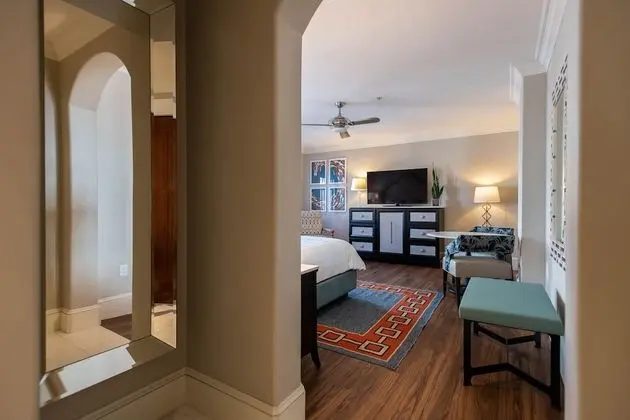 Standard Oda, 1 En Büyük (King) Boy Yatak, Muhtelif Manzaralı (Town View Guest Room)