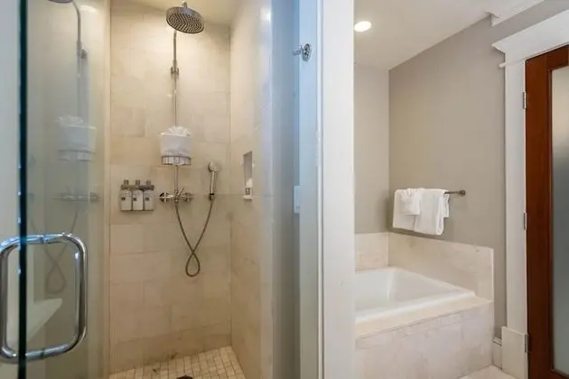 Standard Oda, 1 En Büyük (King) Boy Yatak, Muhtelif Manzaralı (Town View Guest Room)