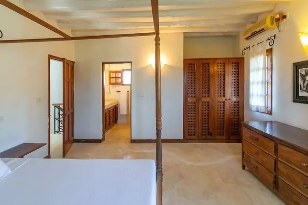 Villa, 4 Yatak Odası, Teras, Havuz Manzaralı