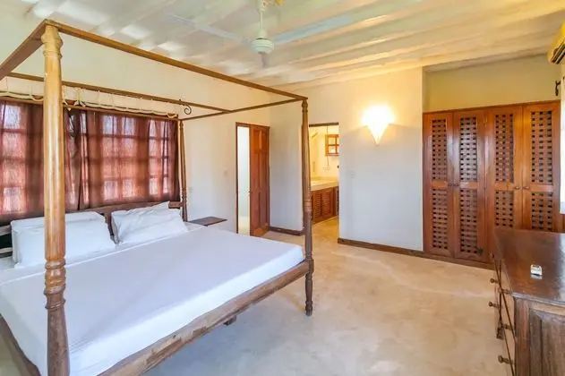 Villa, 4 Yatak Odası, Teras, Havuz Manzaralı