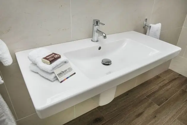 Deluxe Oda, 1 En Büyük (King) Boy Yatak
