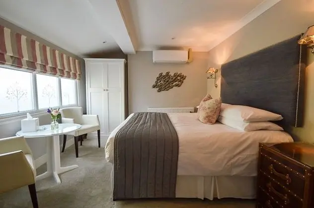 Tek Büyük veya İki Ayrı Yataklı Oda, Banyolu/Duşlu (Bath and Shower)