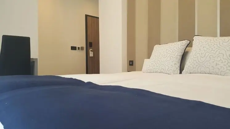 Tek Büyük veya İki Ayrı Yataklı Oda, Balkon
