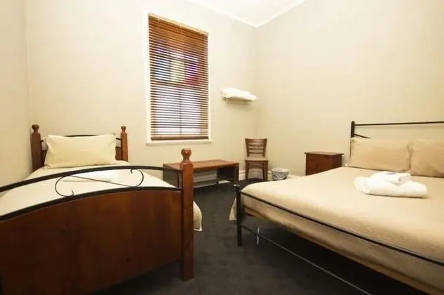 Standard Oda, Sigara İçilmez, Ortak Banyo (Double + Single Room)