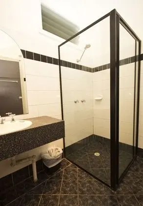 Standard Oda, Sigara İçilmez, Ortak Banyo (Group Room)
