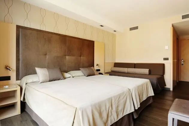 Tek Büyük veya İki Ayrı Yataklı Oda