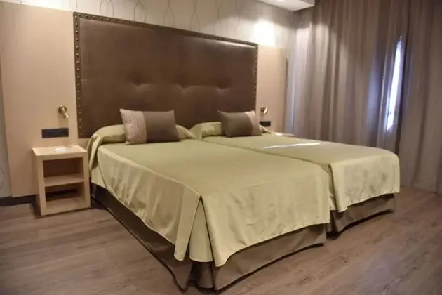 Tek Büyük veya İki Ayrı Yataklı Oda