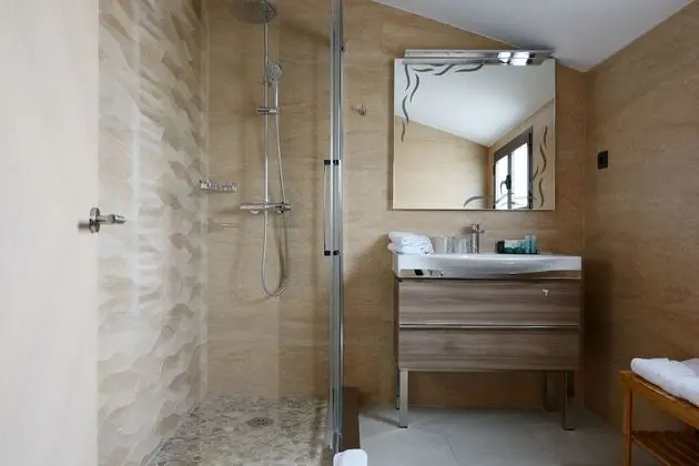 Tek Büyük veya İki Ayrı Yataklı Oda