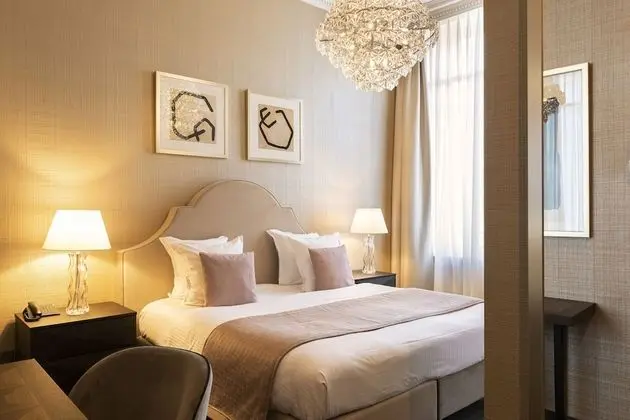 Luxury Oda