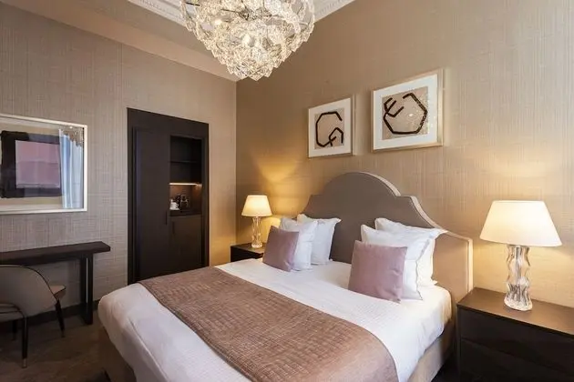 Luxury Oda
