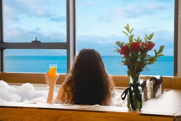 Black Sea Suite with Jacuzzi and Sea View