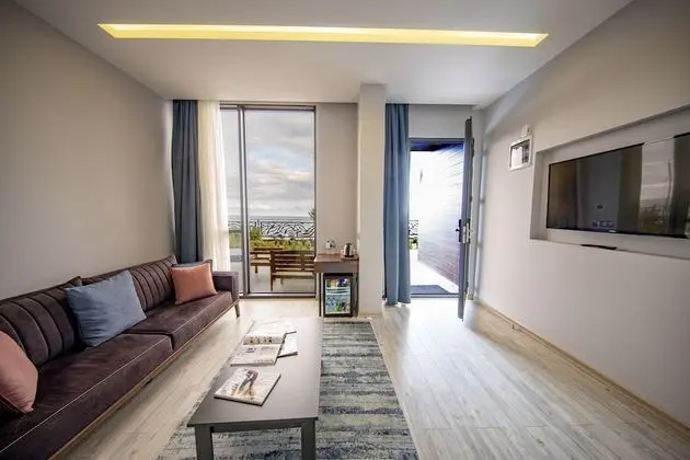 Premium Suite with Garden and Terrace