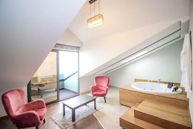 Roof Suite with Jacuzzi and Sea View