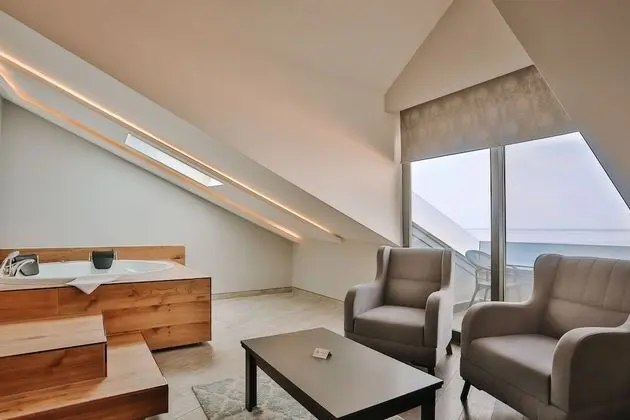 Roof Suite with Jacuzzi and Sea View