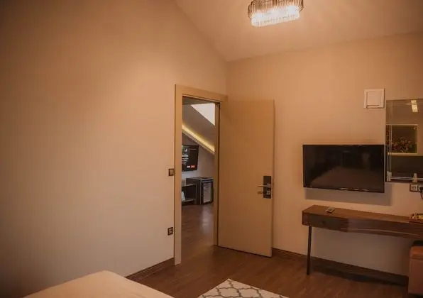 Trapezus Suite with Jacuzzi and fireplace