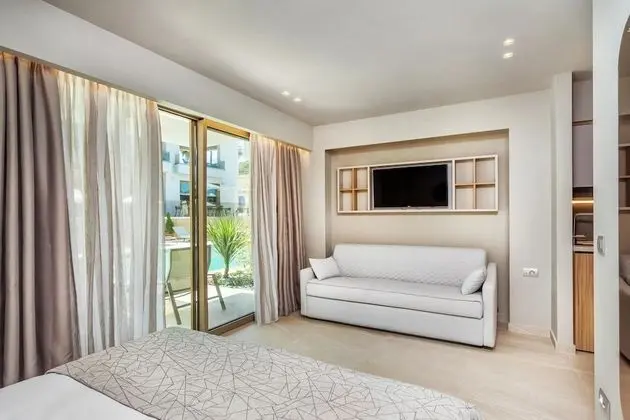 Deluxe Stüdyo, Havuz Manzaralı