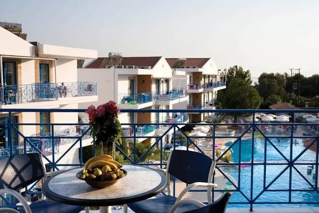 Stüdyo, Havuz Manzaralı (for 3)