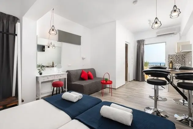 Üç Kişilik Oda, Deniz Manzaralı, Havuz Kenarı