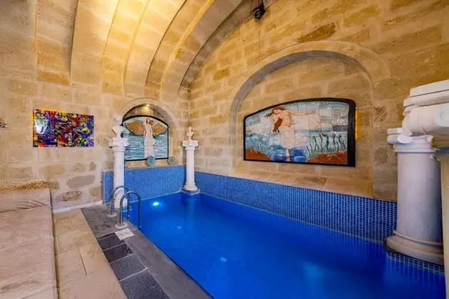 King Suite - Jakuzili,avlu Manzaralı,havuzlu