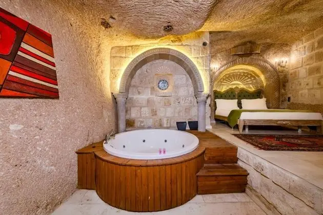 King Suite - Jakuzili,avlu Manzaralı,havuzlu