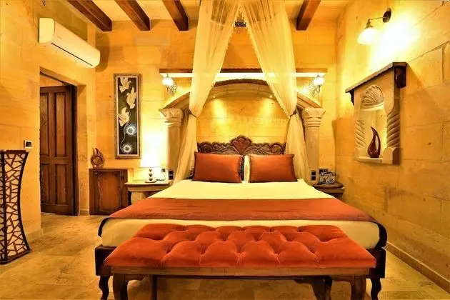 Honeymoon Room