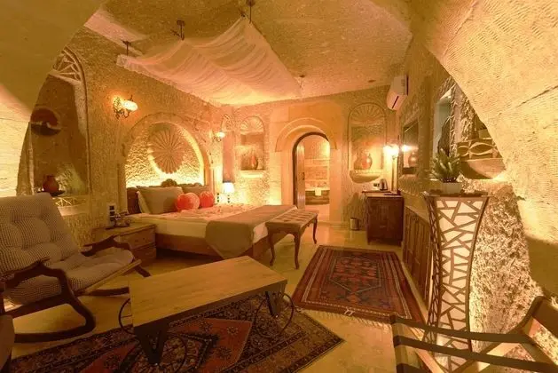 Honeymoon Suite