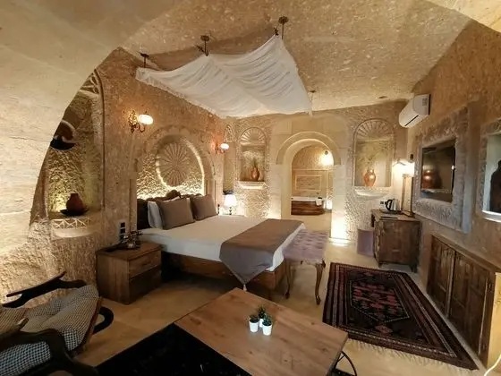 Honeymoon Suite