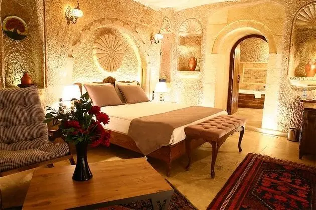 Honeymoon Suite